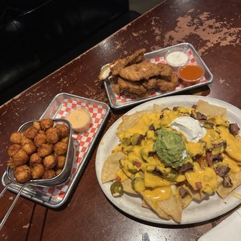 CHAPLIN’S SPORTS BISTRO - Updated April 2025 - 907 Photos & 690 Reviews