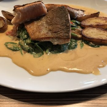 Burg-Klause - Saiblingfilet in Steinpilzsosse auf Spinat und Kirschtomaten mit Kartoffeln - Restaurants Near Me - Fehmarn, SH