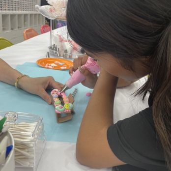 Krafty Pandas - Employee helping craft - Arts & Crafts Near Me - Albertson, New York Krafty Pandas - Employee helping craft - Arts & Crafts Near Me - Albertson, New York