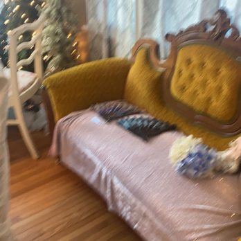 My Secret Garden - a couch and a christmas tree - Party & Event Planning Near Me - West Dundee, Illinois My Secret Garden - a couch and a christmas tree - Party & Event Planning Near Me - West Dundee, Illinois