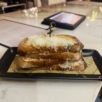 Olivia - Garlic cheese bread - Pizza Near Me - St. Petersburg, Florida Olivia - Garlic cheese bread - Pizza Near Me - St. Petersburg, Florida