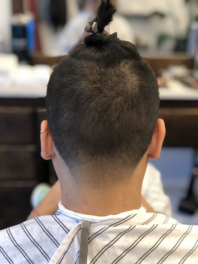 Close Quarters Barbershop Logo