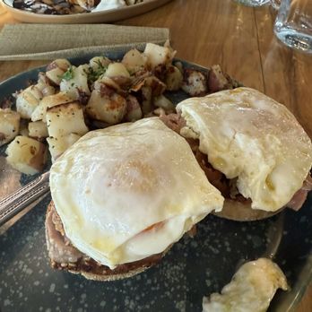Great Full Gardens - South - Ahi Benedict - New American Near Me - Reno, Nevada