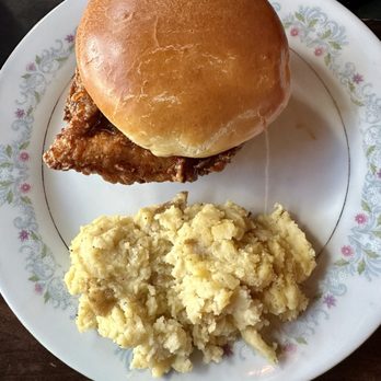 Sovereign - Chicken Burger with side of mashed potatoes - Gastropubs Near Me - Plainfield, Illinois