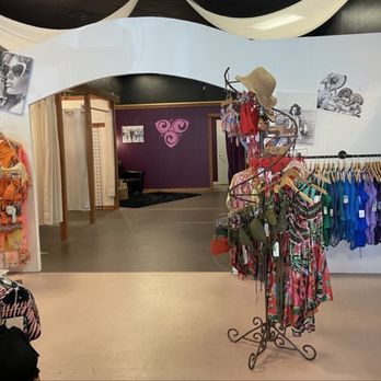 Cabana Dreams swim - Dressing room and spray tan area - Swimwear Near Me - petaluma, California