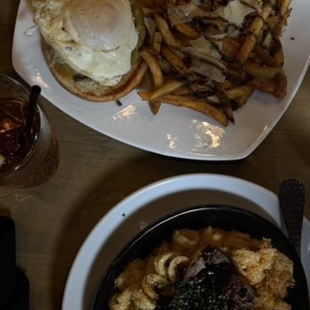 George Bistro + Bar - Short Ribs Mac - Cheese Brunch Burger - New American Near Me - Pensacola, Florida George Bistro + Bar - Short Ribs Mac - Cheese Brunch Burger - New American Near Me - Pensacola, Florida