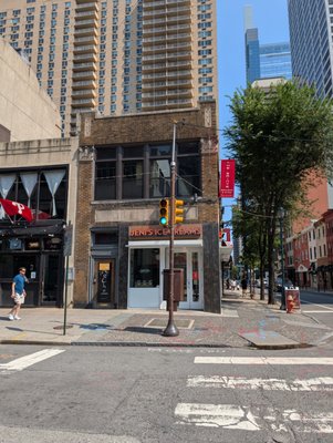 Jeni's Splendid Ice Creams by null