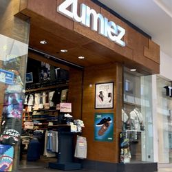 Zumiez