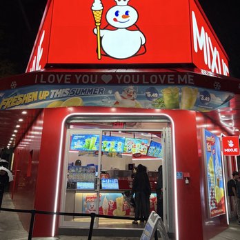 Mixue - Storefront of Mixue Flushing - Ice Cream & Frozen Yogurt Near Me - Queens, New York