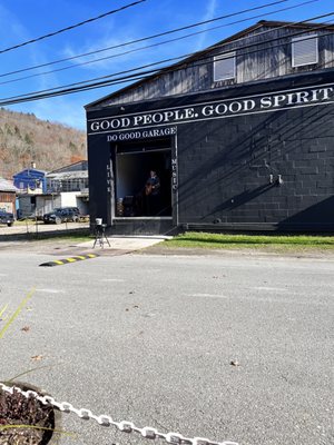 Do Good Spirits by null