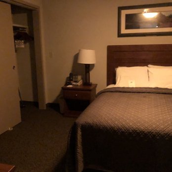 Rocky Mountain Lodge - Room - Hotels Near Me - Buckley, Colorado Rocky Mountain Lodge - Room - Hotels Near Me - Buckley, Colorado