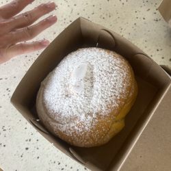 El Cafetal - Giant pastry (hand for size reference)