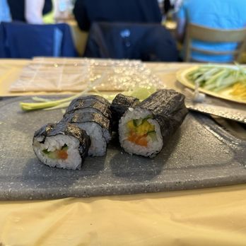 CocuSocial - Salmon mango roll - Cooking Classes Near Me CocuSocial - Salmon mango roll - Cooking Classes Near Me