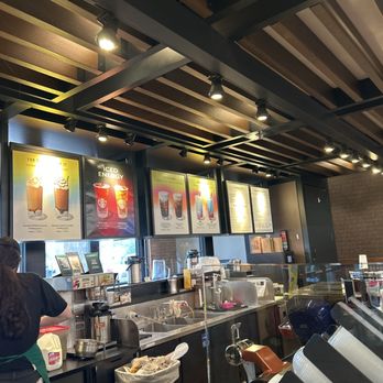 Starbucks - Coffee & Tea Near Me - Mundelein, Illinois