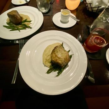 Essence Restaurant + Bar - 8oz Filet on a bed of puréed potatoes & green beans - New American Near Me - Elkhart, Indiana