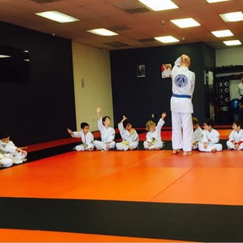 Gracie Jiu-Jitsu Phoenix - Brazilian Jiu-jitsu Near Me - Phoenix, Arizona