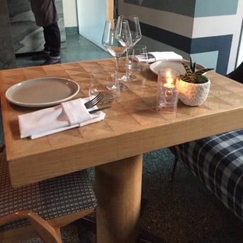 Viviane - Table setting - New American Near Me - Beverly Hills, California