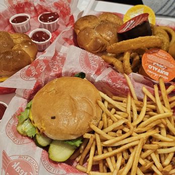 Steak ’n Shake - Burgers Near Me - Effingham, Illinois