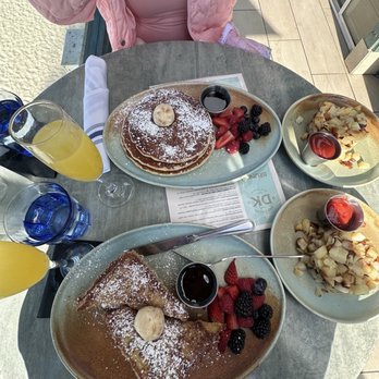 Driftwood Kitchen - French toast and blueberry pancakes - Seafood Near Me - Laguna Beach, California Driftwood Kitchen - French toast and blueberry pancakes - Seafood Near Me - Laguna Beach, California