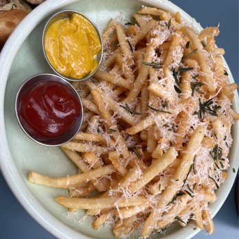 Sing Sing - Huge portion of fries :) - Beer Bar Near Me - Vancouver, British Columbia