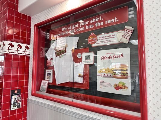 In-N-Out Burger by null