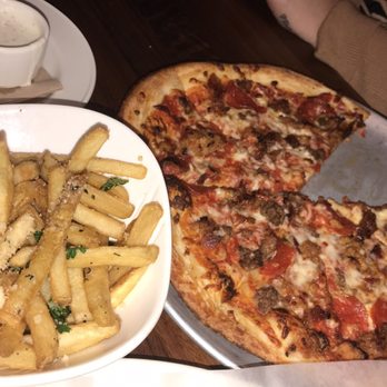 Yard House - Truffle fries & carnivore pizza - New American Near Me - Sacramento, California Yard House - Truffle fries & carnivore pizza - New American Near Me - Sacramento, California