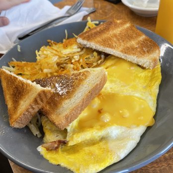 Shelly's Route 66 Cafe - Bacon and cheese omelet - Cafes Near Me - Cuba, Missouri