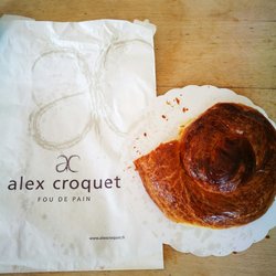 Alex Croquet - Ensaimada. Brioche español , proscedente de la isla de mallorca. Este brioche relleno de la pasta de almendras. Delicioso.