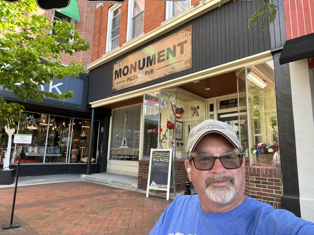 Monument Pizza Pub Logo