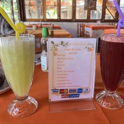 Los Naranjos - Melon and Berry drink