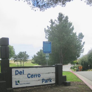 Del Cerro Park - in background: "violators will be ticketed" (permit parking in the lot) - Parks Near Me - Rancho Palos Verdes, California Del Cerro Park - in background: "violators will be ticketed" (permit parking in the lot) - Parks Near Me - Rancho Palos Verdes, California