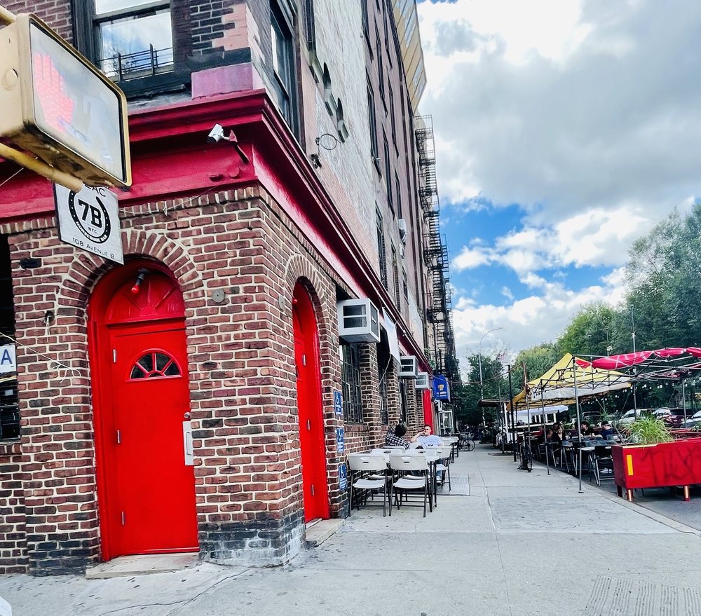 7B Horseshoe Bar aka Vazacs, New York Roadtrippers