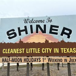 Shiner Animal Hospital - City sign on vets facility