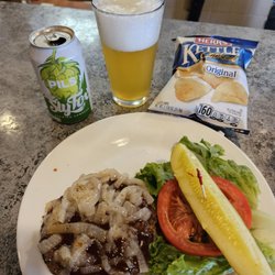 Nottingham Inn Kitchen & Creamery - Quick meal before crossing the street to the Herr Factory