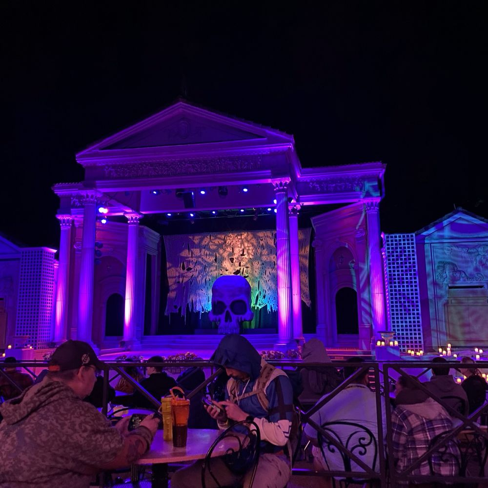 Busch Gardens Williamsburg - Skele-tones stage - Amusement Parks Near Me - Williamsburg, Virginia Busch Gardens Williamsburg - Skele-tones stage - Amusement Parks Near Me - Williamsburg, Virginia