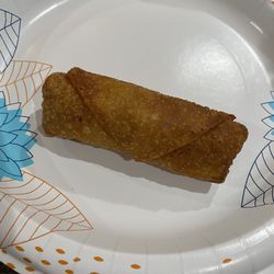 Lo's Garden Chinese & Japanese Restaurant - Egg Roll