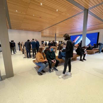 Apple University Village - Inside - Computers Near Me - Seattle, Washington