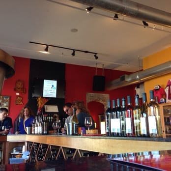 Evoke Winery - Tasting room - Wine Bars Near Me - Hood River, Oregon Evoke Winery - Tasting room - Wine Bars Near Me - Hood River, Oregon