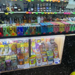 E & S Food & Liquor - Vapor and cigarillos