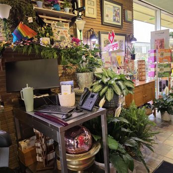 George's Flowers - Some of the items for sale in the flower shop. - Nurseries & Gardening Near Me - Roanoke, Virginia