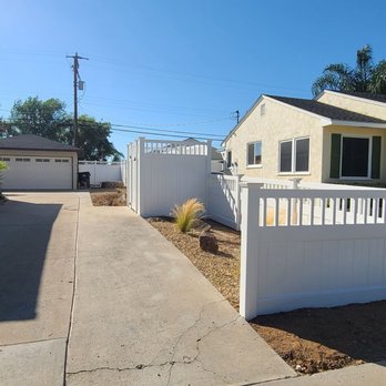 Apache Fence - Right side of the house. - Fences & Gates Near Me