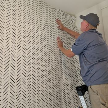 Hurst Wallpapering - David installing wallpaper - Wallpapering Near Me - Castalian Springs, Tennessee Hurst Wallpapering - David installing wallpaper - Wallpapering Near Me - Castalian Springs, Tennessee