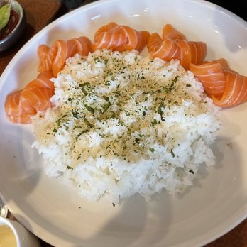 Kizuna Sushi Bistro - Salmon a la Carte - Sushi Bars Near Me - Glen Ellyn, Illinois