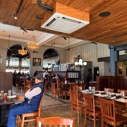 Nic & Norman's - Bar is at the back