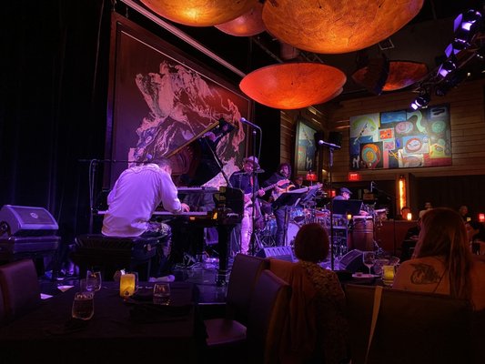 Vibrato Grill Jazz by null
