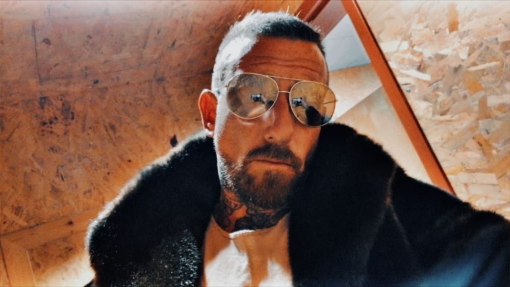 Slide of Chris Cross Applesauce