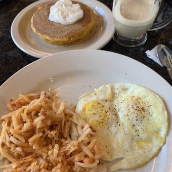 Pancake Café Wrigleyville | Breakfast, Brunch, & Lunch - Pumpkin Pancakes - Bars Near Me - Chicago, Illinois