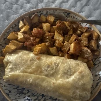 Mandy's Family Restaurant - Bacon breakfast burrito - American Near Me - Eugene, Oregon