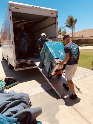 Loading/Unloading - Moving done right.