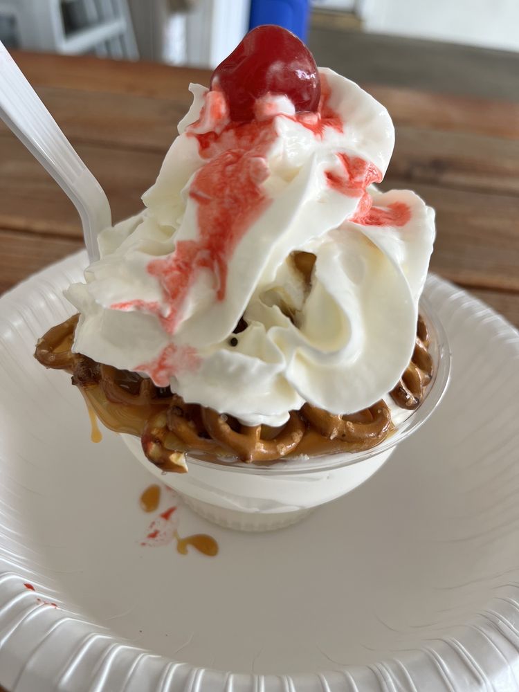 HOMETOWN ICE CREAM AND GRILL Updated October 2024 34 Photos & 25